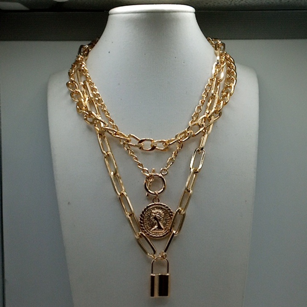 Triple layerd Fashion Jewelry NEW - Picture 2 of 2